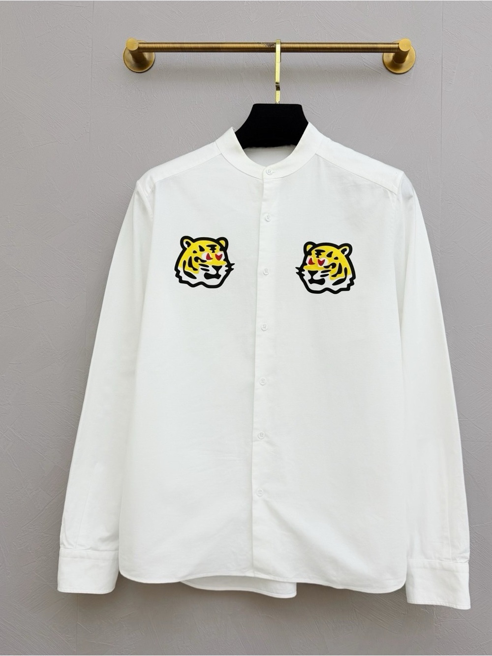 🚩steal Louis Vuitton White Mandarin Collar Shirt with Yellow Tiger Motifs